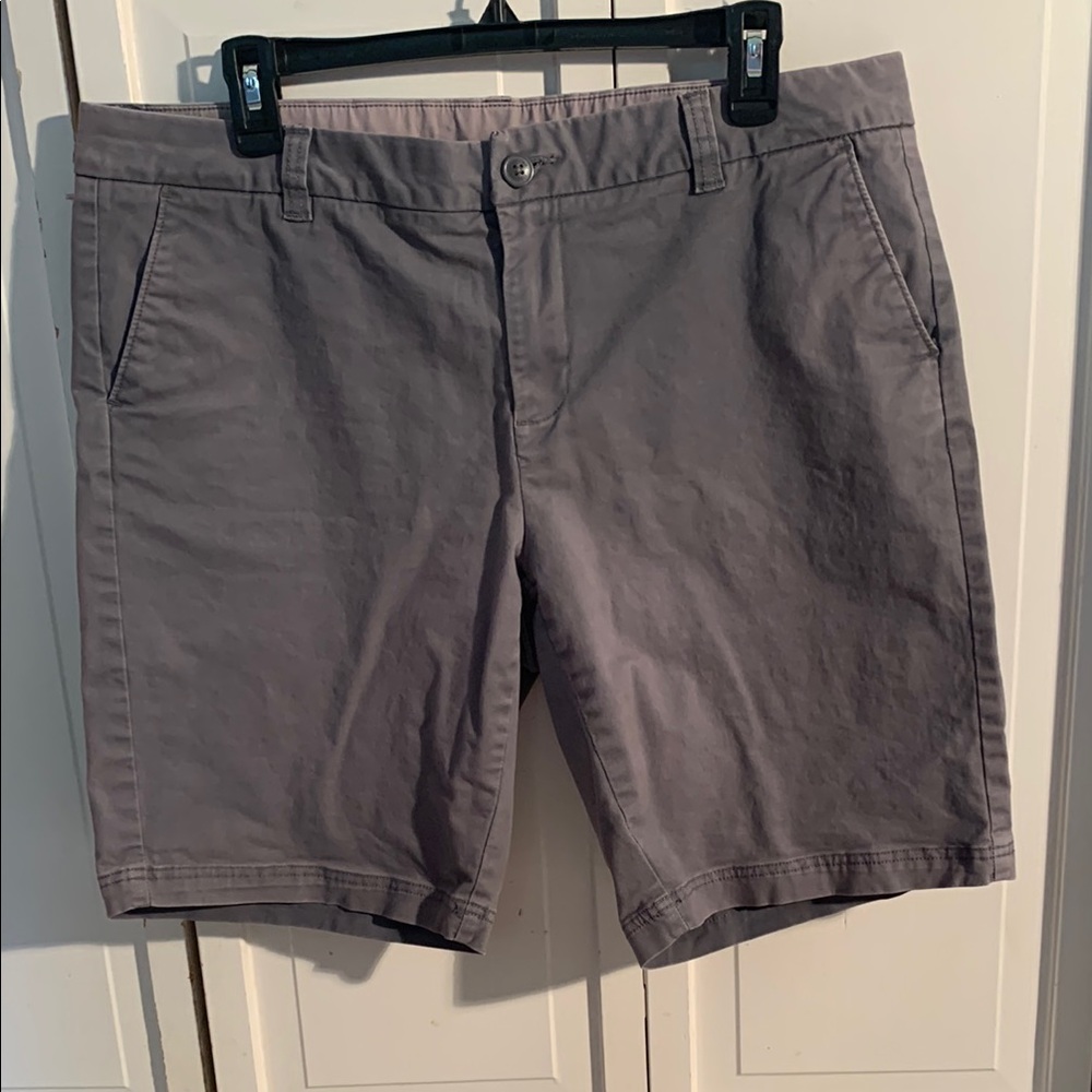 Magellan Outdoors Women's Gray Bermuda Shorts EUC